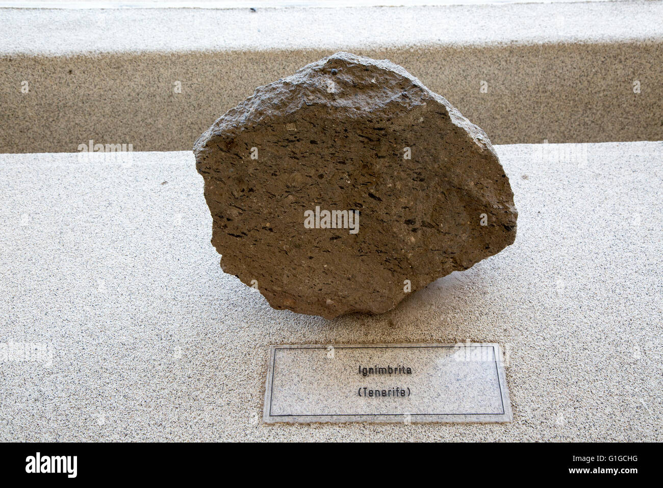 Ignimbrit Rock-Sample-Geologie-Anzeige, studieren Casa de Los Volcanes vulkanische Zentrum, Lanzarote, Kanarische Insel, Spanien Stockfoto