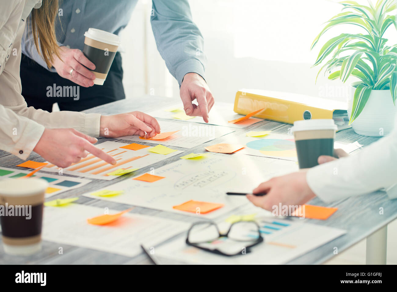 Brainstorming Brainstorm Geschäftsleute Ausführungsplanung Stockfoto