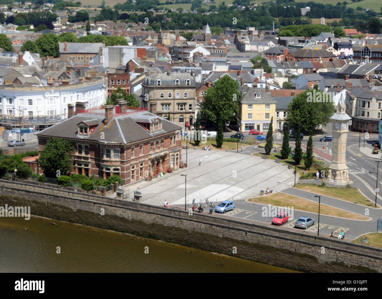 Luftaufnahmen von Norddevon Hubschrauber Barnstaple Stadt Square North Devon Brücke Museumsbauten Albert Clock entnommen Stockfoto