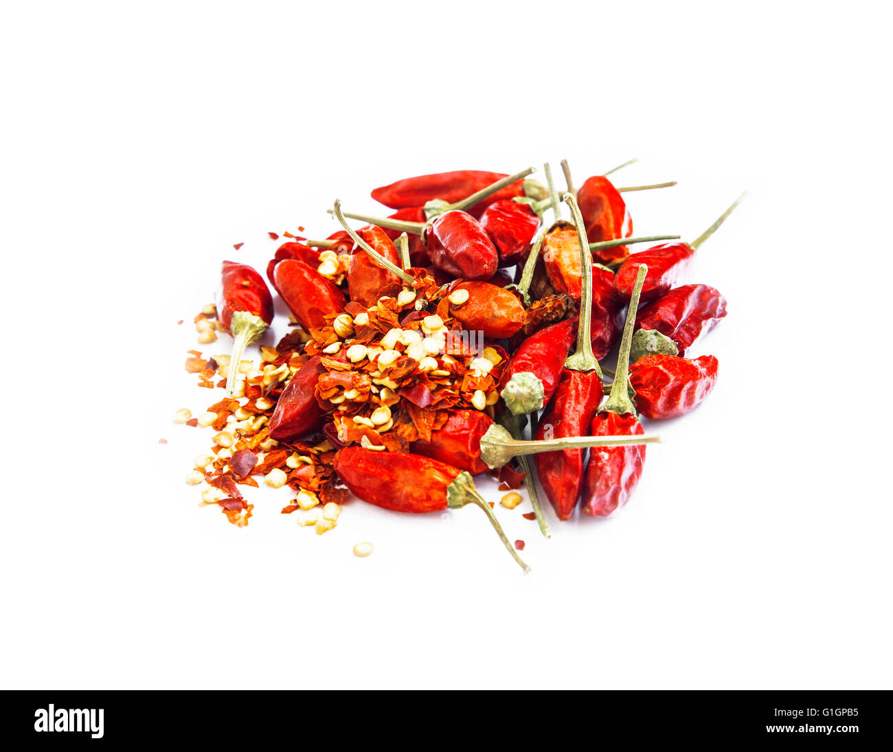 Getrocknete rote Chili-Paprika und Chili-Flocken isoliert Stockfoto
