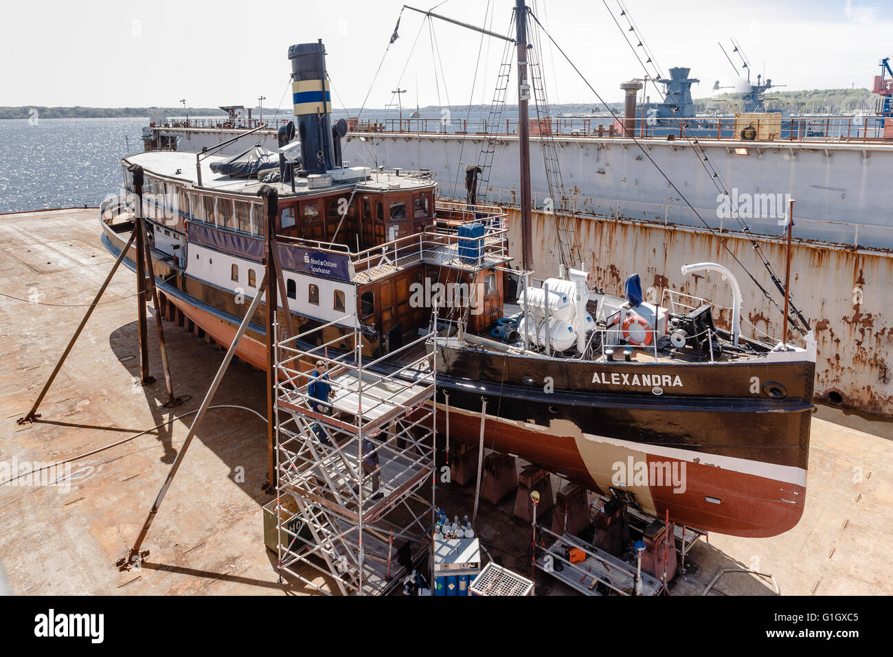 Die historischen Salon Dampfschiff "Alexandra" von Flensburg liegt im Trockendock der Lindenau-Werft, wo sie bis Ende Mai, Kiel, Deutschland, 12. Mai 2016 wiederhergestellt werden. Foto: MARKUS SCHOLZ/dpa Stockfoto