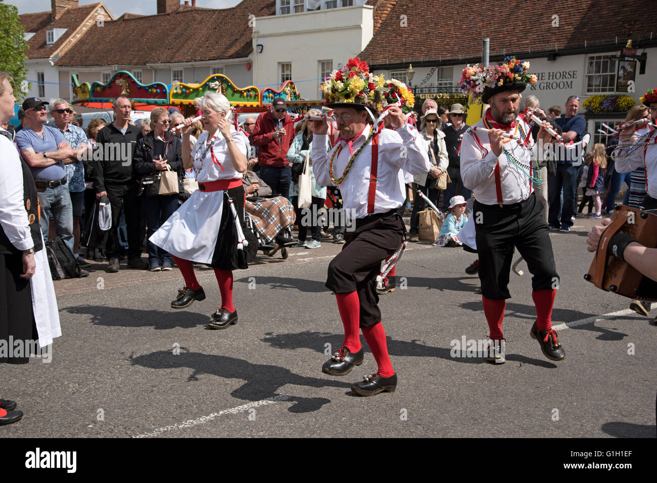 Morris Tänzer unterhalten die Besucher zum Alresford Brunnenkresse Festival in Hampshire, England UK Stockfoto