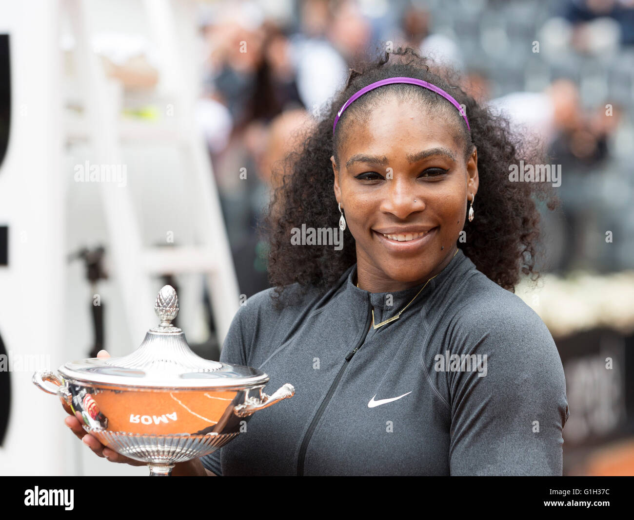 Rom, Italien. 15. Mai 2016. Serena Williams mit der BNL Rom Länderspiele Frauen Trophäe., Foro Italico, Rom, Italien Stockfoto