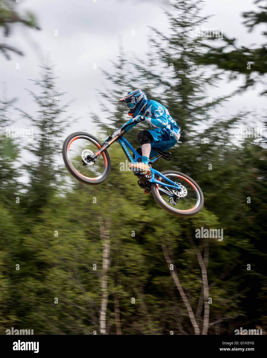 Fort William, Großbritannien. 15. Mai 2016. Die britische Mountainbike Downhill Serie Rennen in Fort William Nevis Range Kredit statt: Kenny Ferguson/Alamy leben Nachrichten Stockfoto