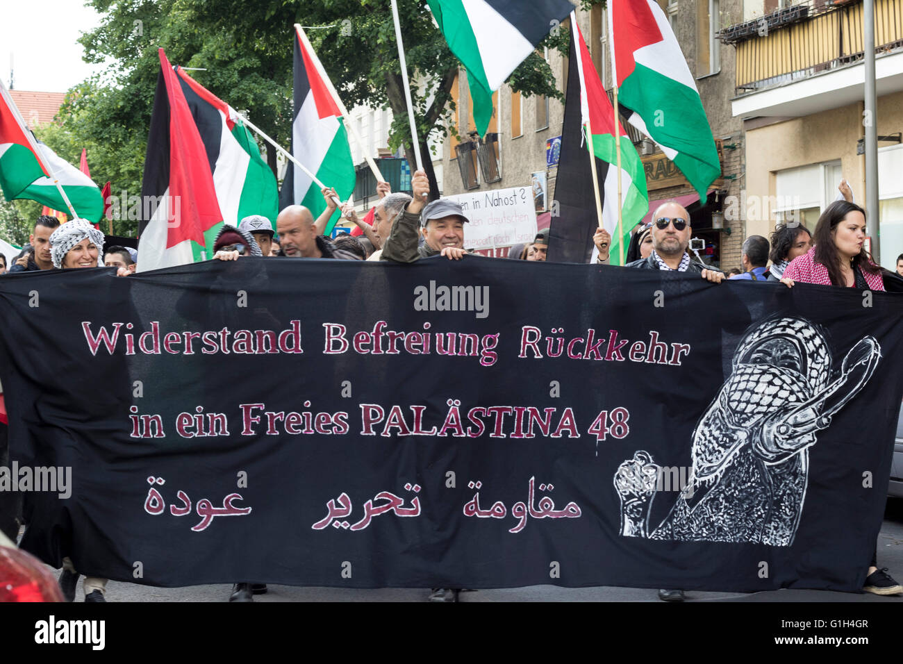 Palestinan Anhänger mark nakba Tag (Tag der Katastrophe) in Berlin auf der 68. Jahrestag der Nakba, wenn 700.000 Palästinenser vertrieben wurden, den Staat Israel zu bilden Stockfoto