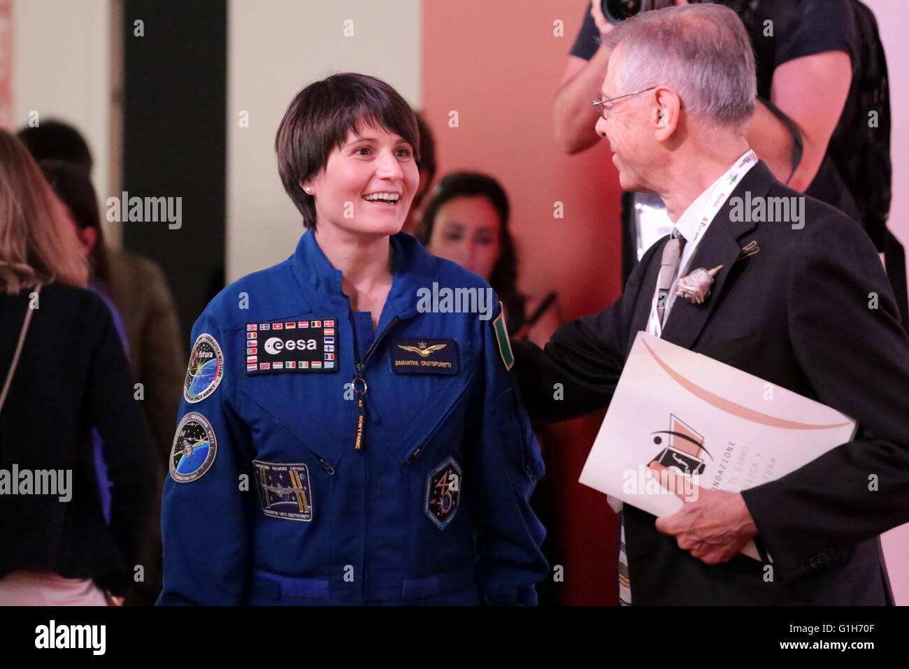 Turin, Italien. 15. Mai 2016. Der italienische ESA-Astronaut Samantha Cristoforetti Gast XXIV Turin International Book Fair. © Massimiliano Ferraro/Pacific Press/Alamy Live-Nachrichten Stockfoto