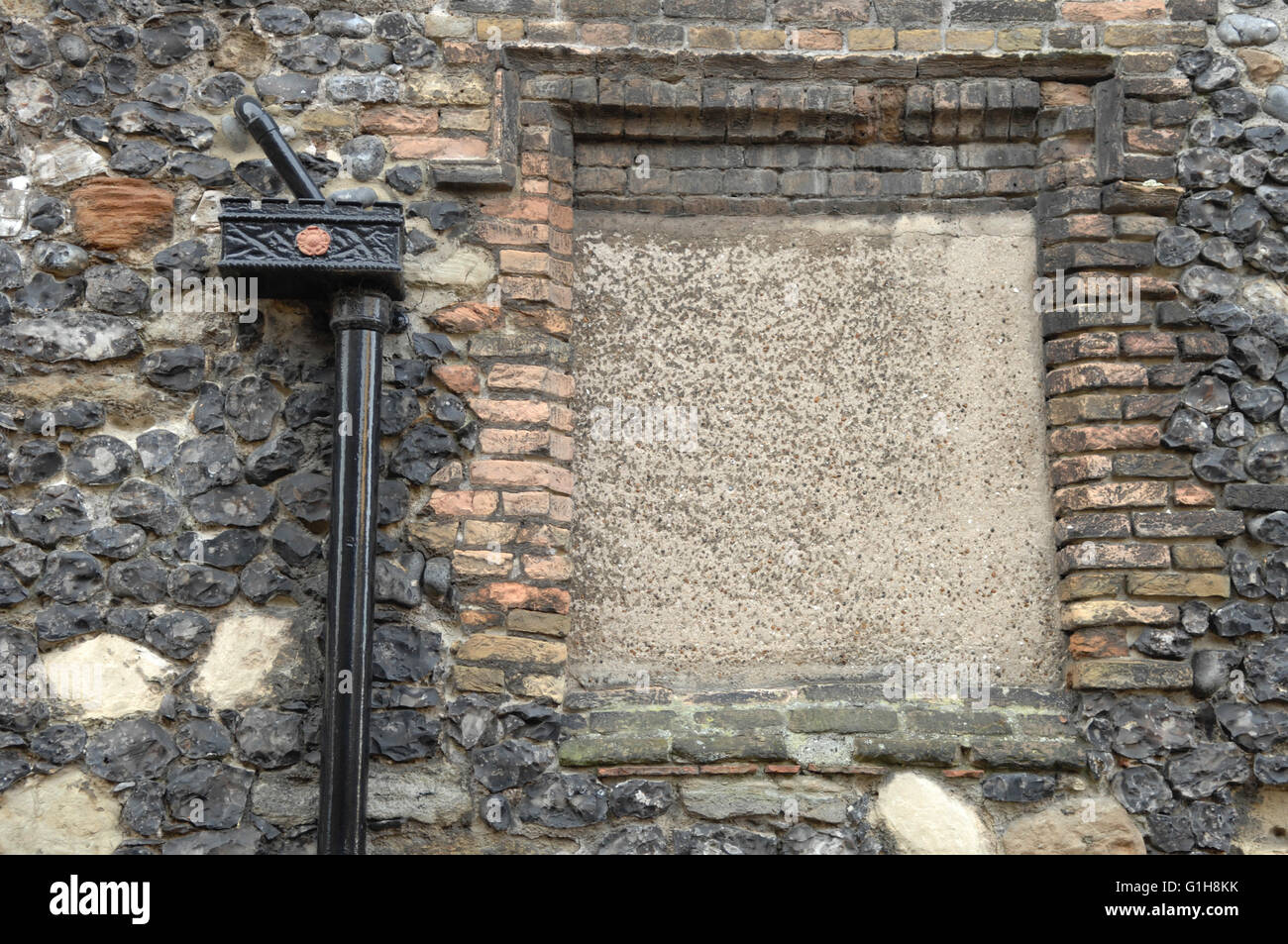 Wand mit einer Dachrinne angebracht auf der Seite in Sandwich - Kent Stockfoto