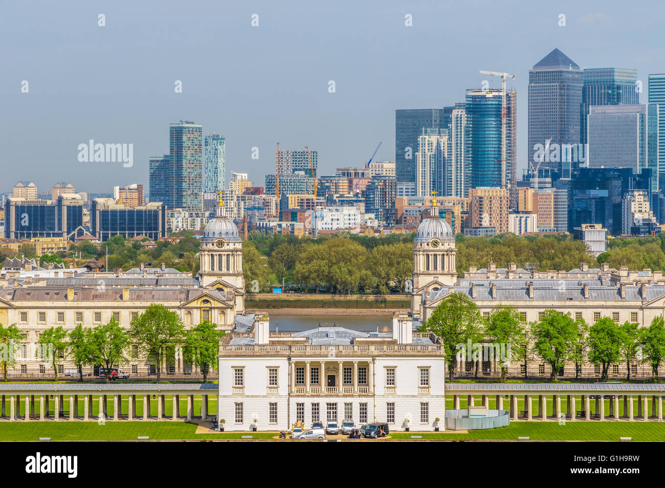 Blick auf Canary Wharf und Greenwich Universität von Greenwich Hügel von London, England, UK Stockfoto