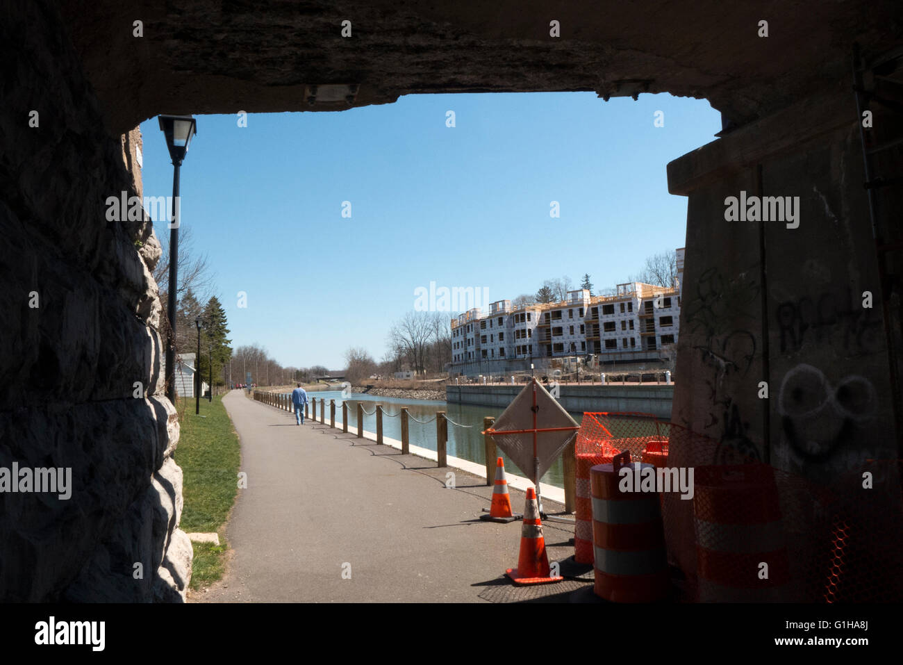 Unter der alten Brücke, Erie-Kanal. Stockfoto