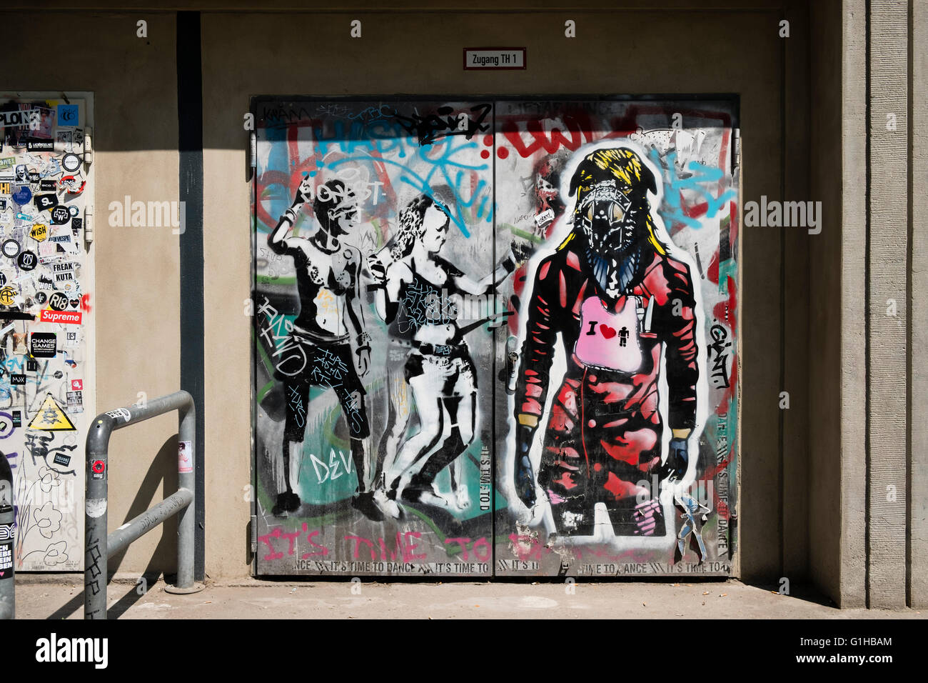 Eingangstür zum Schnäppchen-Diskothek in Berlin Deutschland Stockfoto