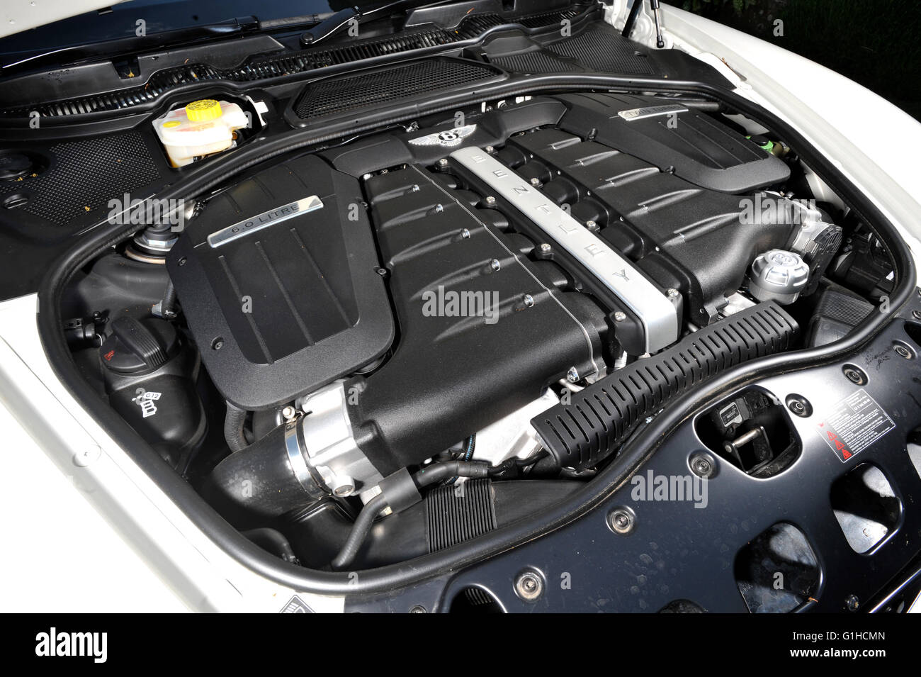 Bentley Continental GT Cabrio W12-Motor Stockfotografie - Alamy