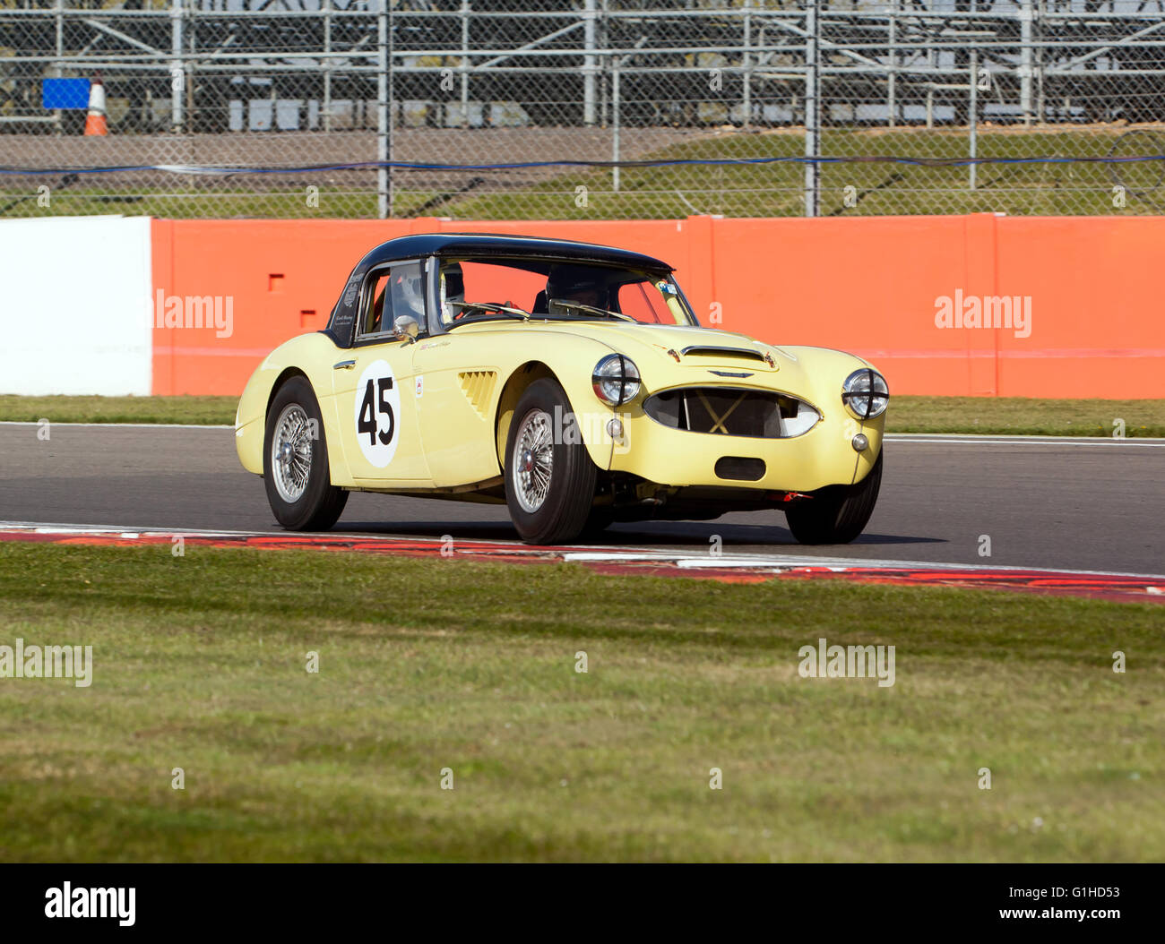 Ein Austin Healey 3000Mk1 angetrieben durch Richard Collyer tagsüber Silverstone Classic Media Test Stockfoto