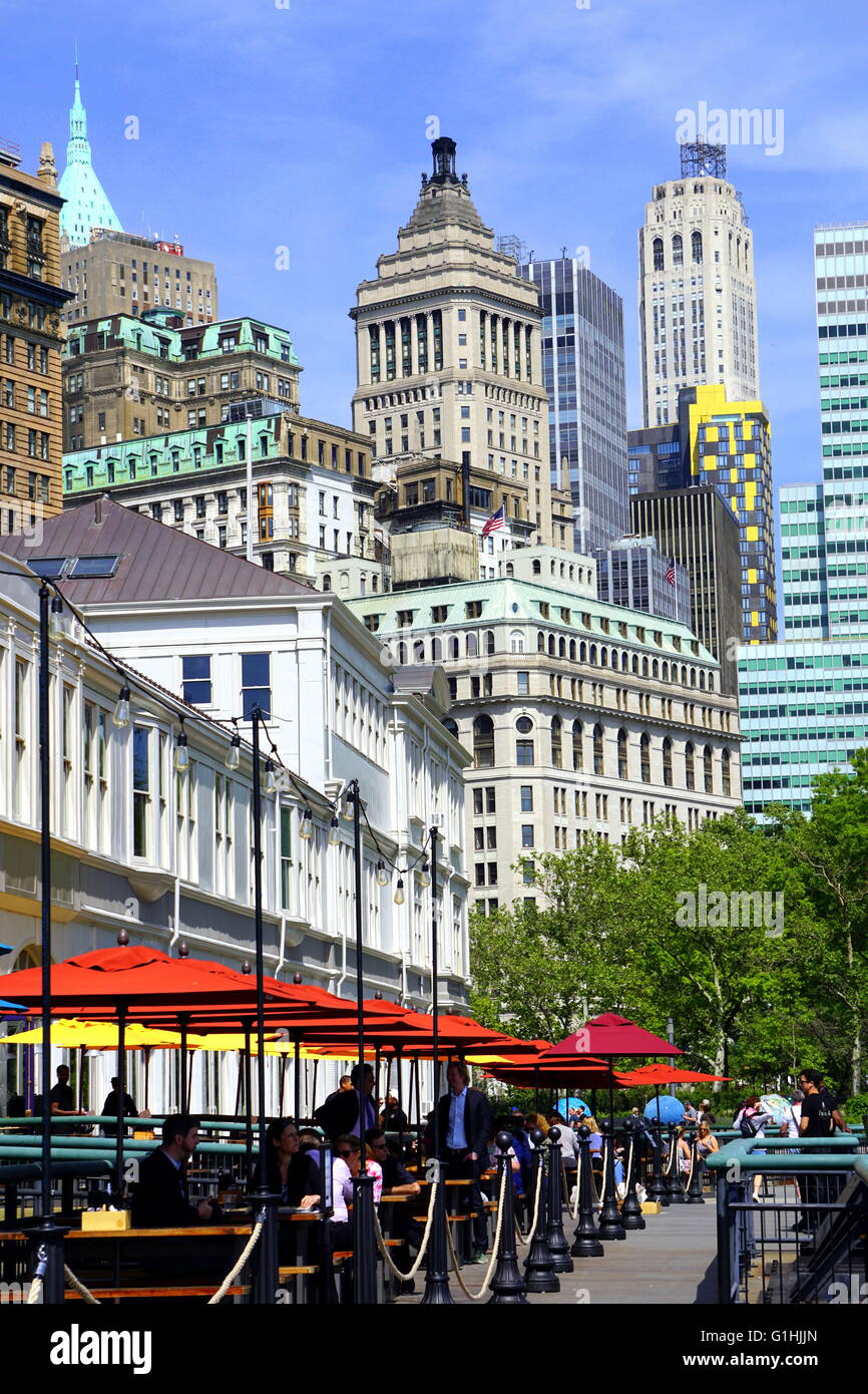 Seitenansicht des Pier A Restaurant, Battery Park, New York City, NY, USA Stockfoto