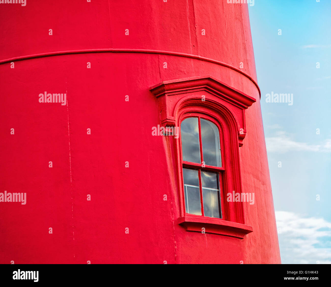 Nahaufnahme der Nauset Light House Fenster, ein Wahrzeichen rotweiße Leuchtturm am Nauset Light Strand Eastham MA Cape Cod USA Stockfoto