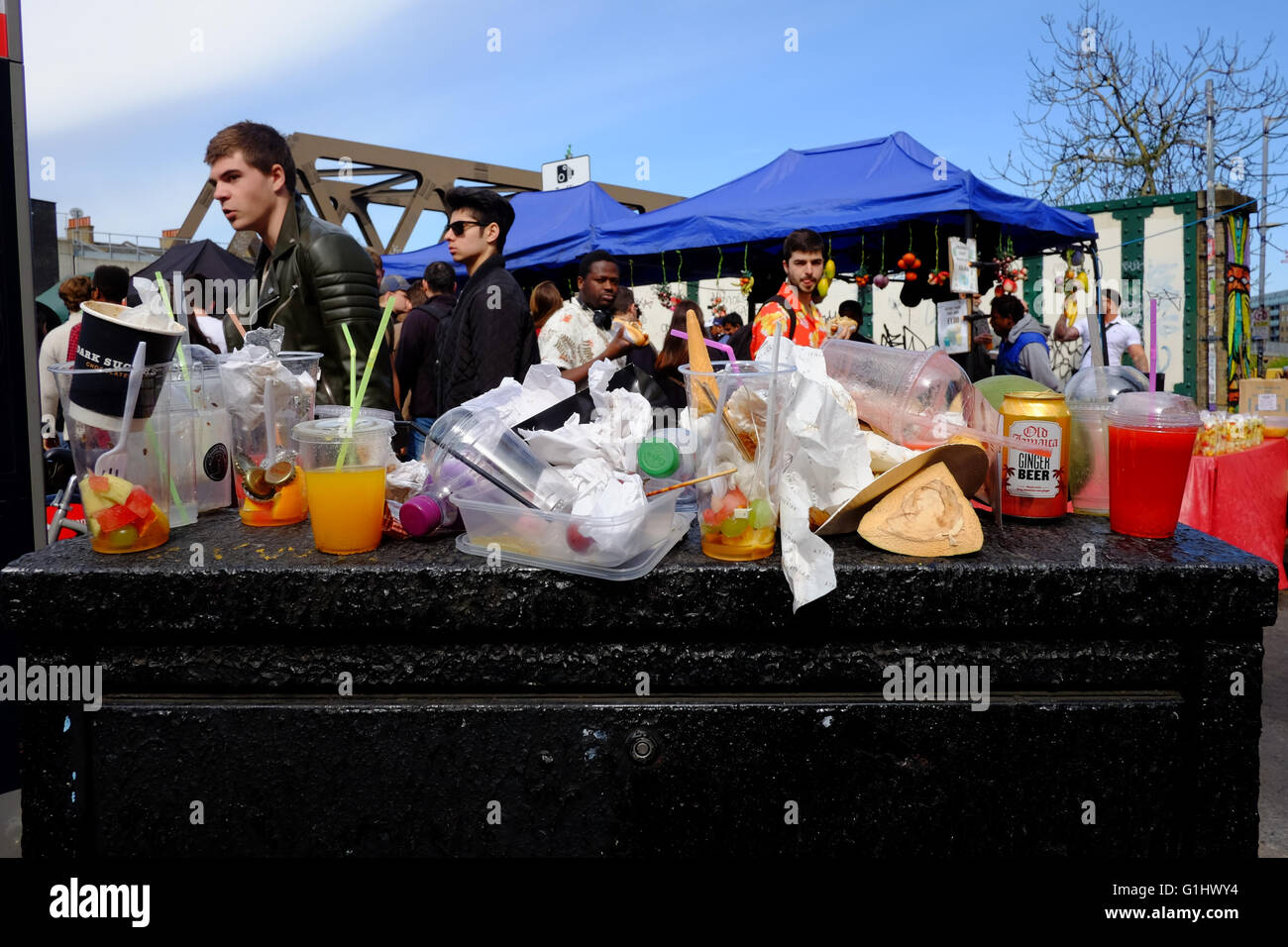 Links auf Telefon-Anschlussdose in Shoreditch Müll Stockfoto