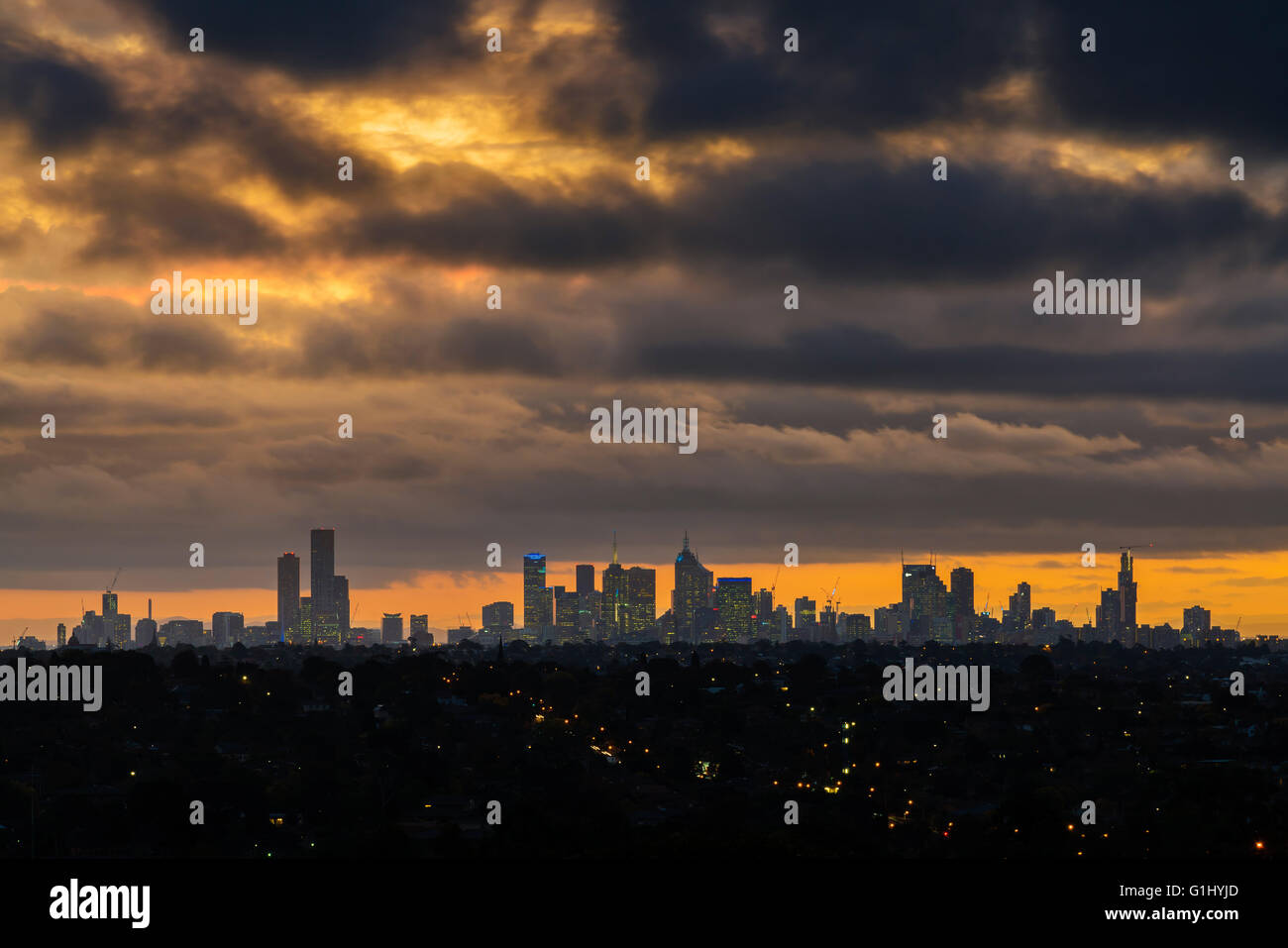 City Skyline bei Sonnenuntergang Stockfoto
