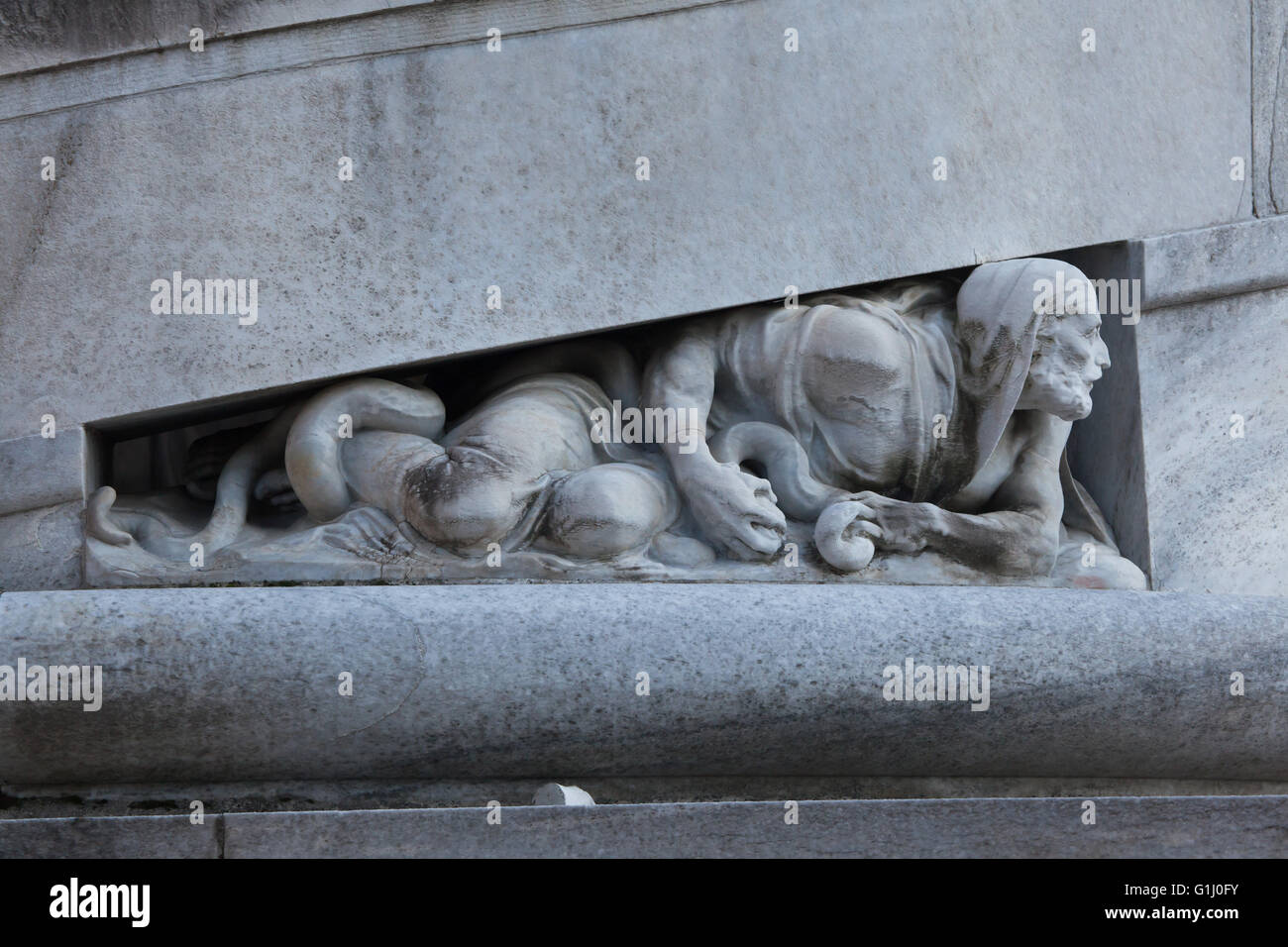 Judas Iskariot. Marmorstatue des Bildhauers Giannino Castiglioni (1936). Detail des Denkmals für italienische Textil-industriellen Antonio Bernocchi Architekten Alessandro Minali auf dem Monumental Cemetery (Cimitero Monumentale di Milano) in Mailand, Lombardei, Italien. Stockfoto