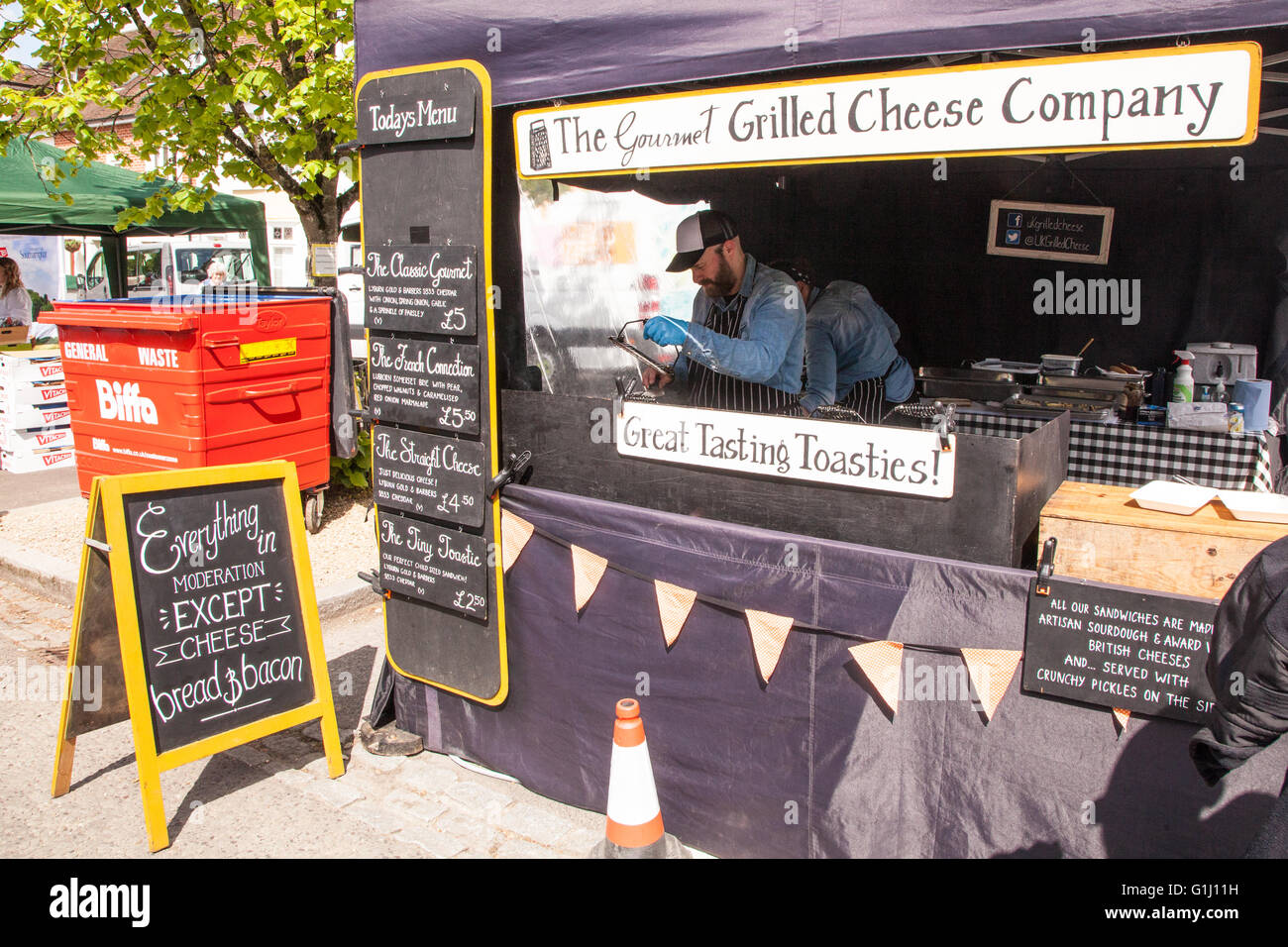 Gegrillter Käse Stand auf dem Alresford Brunnenkresse Festival 2016, New Alresford, Hampshire, England, Vereinigtes Königreich. Stockfoto