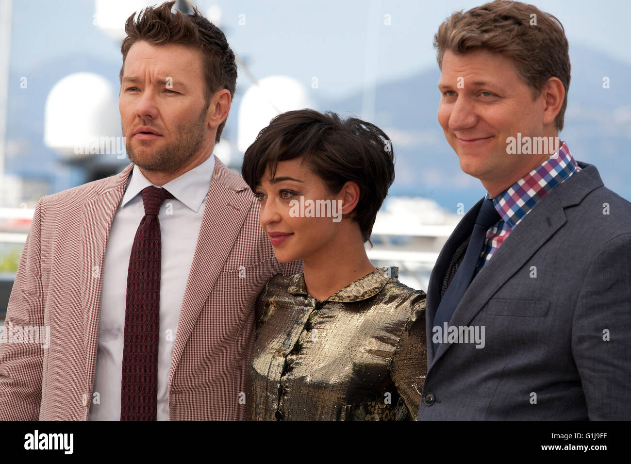 Cannes, Frankreich. 16. Mai 2016. Irisch-äthiopischen Schauspielerin Ruth Negga mit Schauspieler Joel Edgerton (links) und Regisseur Jeff Nichols (rechts) bei der liebevollen Film Foto-Shooting auf dem 69. Cannes Film Festival Montag, 16. Mai 2016, Cannes, Frankreich. Bildnachweis: Doreen Kennedy/Alamy Live-Nachrichten Stockfoto