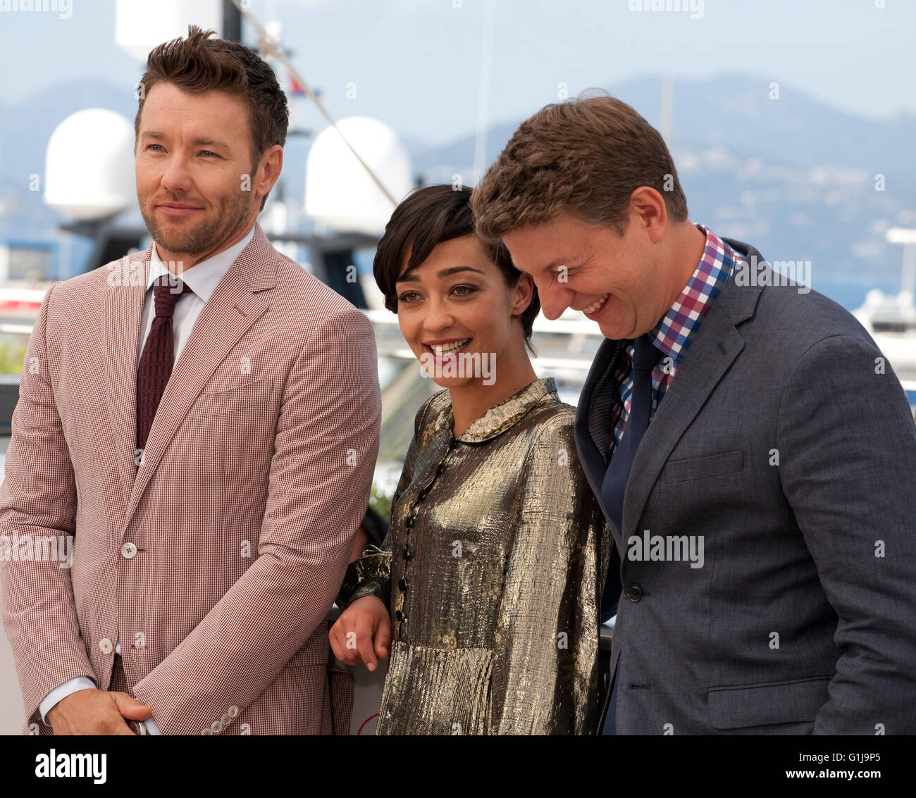 Cannes, Frankreich. 16. Mai 2016. Irisch-äthiopischen Schauspielerin Ruth Negga mit Schauspieler Joel Edgerton (links) und Regisseur Jeff Nichols (rechts) bei der liebevollen Film Foto-Shooting auf dem 69. Cannes Film Festival Montag, 16. Mai 2016, Cannes, Frankreich. Bildnachweis: Doreen Kennedy/Alamy Live-Nachrichten Stockfoto