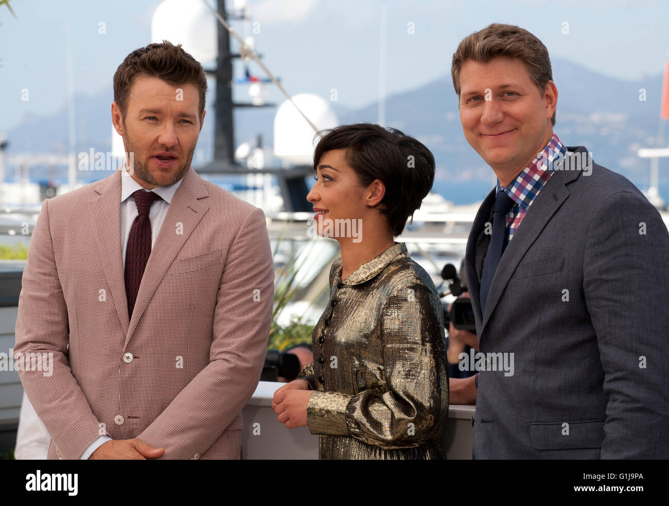 Cannes, Frankreich. 16. Mai 2016. Irisch-äthiopischen Schauspielerin Ruth Negga mit Schauspieler Joel Edgerton (links) und Regisseur Jeff Nichols (rechts) bei der liebevollen Film Foto-Shooting auf dem 69. Cannes Film Festival Montag, 16. Mai 2016, Cannes, Frankreich. Bildnachweis: Doreen Kennedy/Alamy Live-Nachrichten Stockfoto