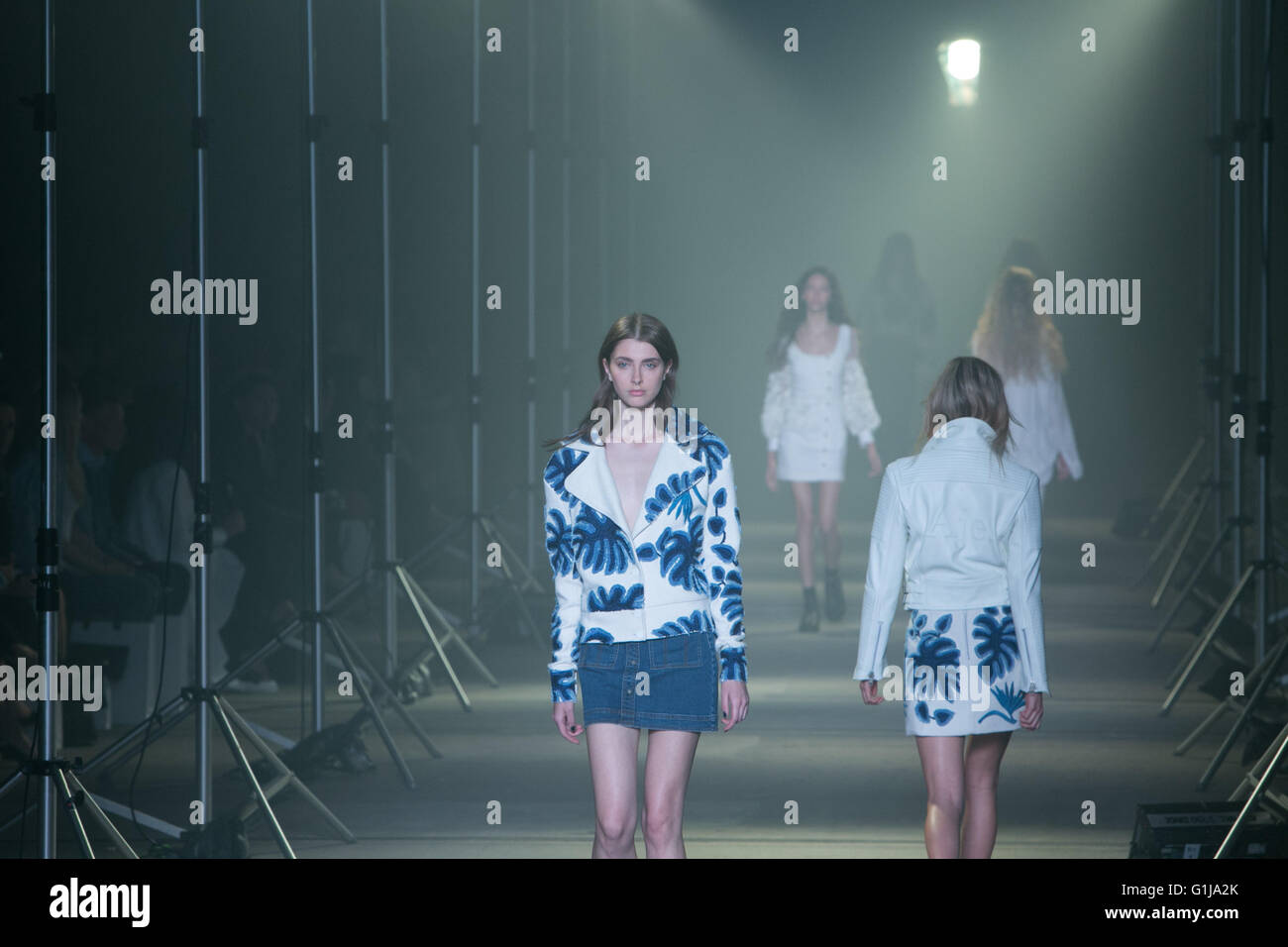 Sydney, Australien. 16. Mai 2016. Kredit-Models auf dem Laufsteg für australische Aje Resort Designerkollektionen bei Mercedes-Benz Fashion Woche Australia: model10/Alamy Live-Nachrichten Stockfoto