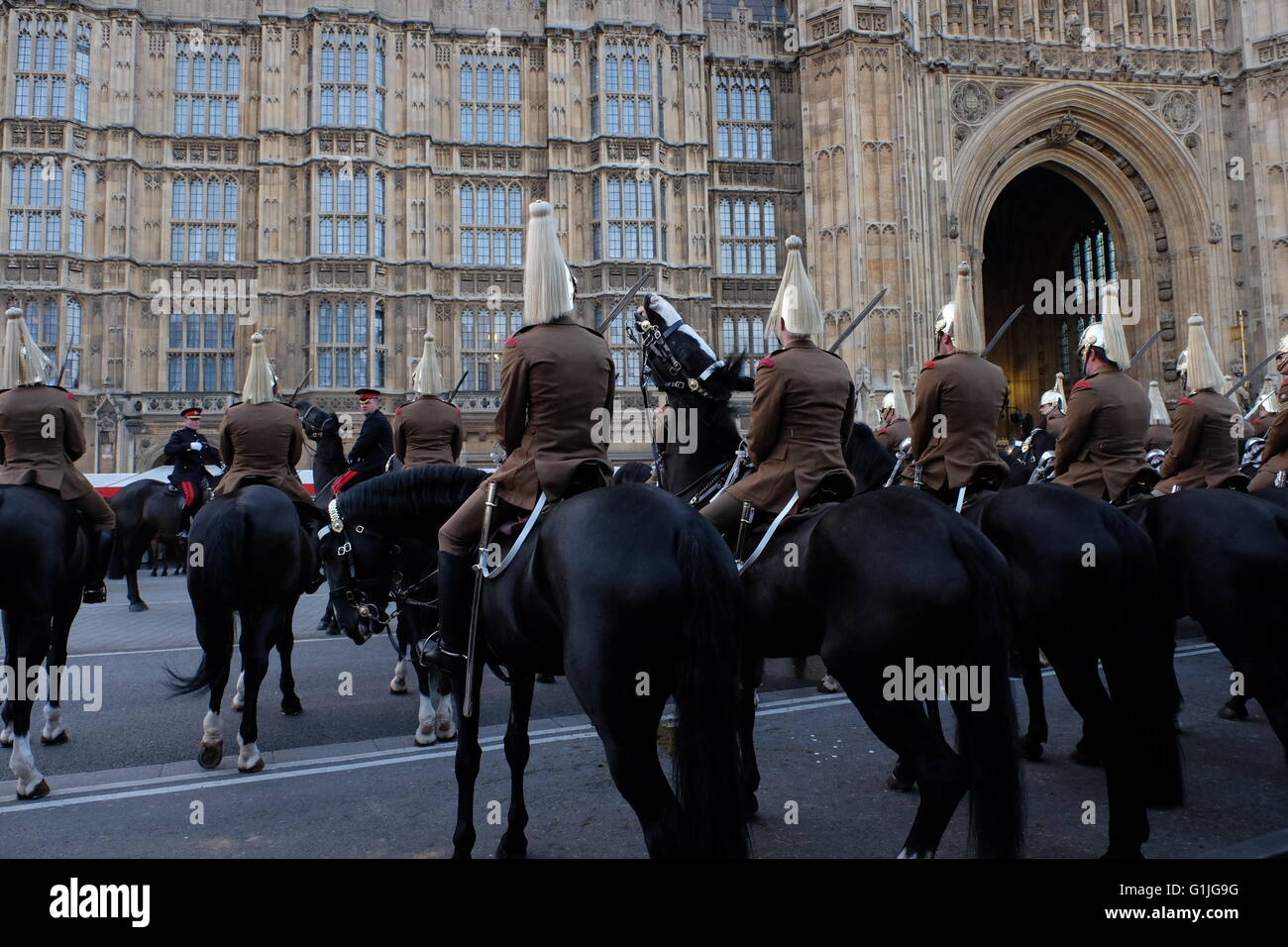 London, UK. 17. Mai 2016. Am frühen Morgen Vorbereitungen für Morgen-Zustand-Öffnung des Parlaments Credit: Londonphotos/Alamy Live News Stockfoto