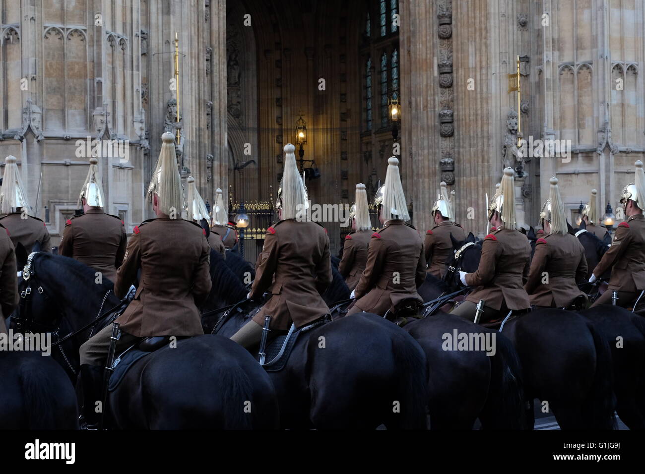 London, UK. 17. Mai 2016. Am frühen Morgen Vorbereitungen für Morgen-Zustand-Öffnung des Parlaments Credit: Londonphotos/Alamy Live News Stockfoto