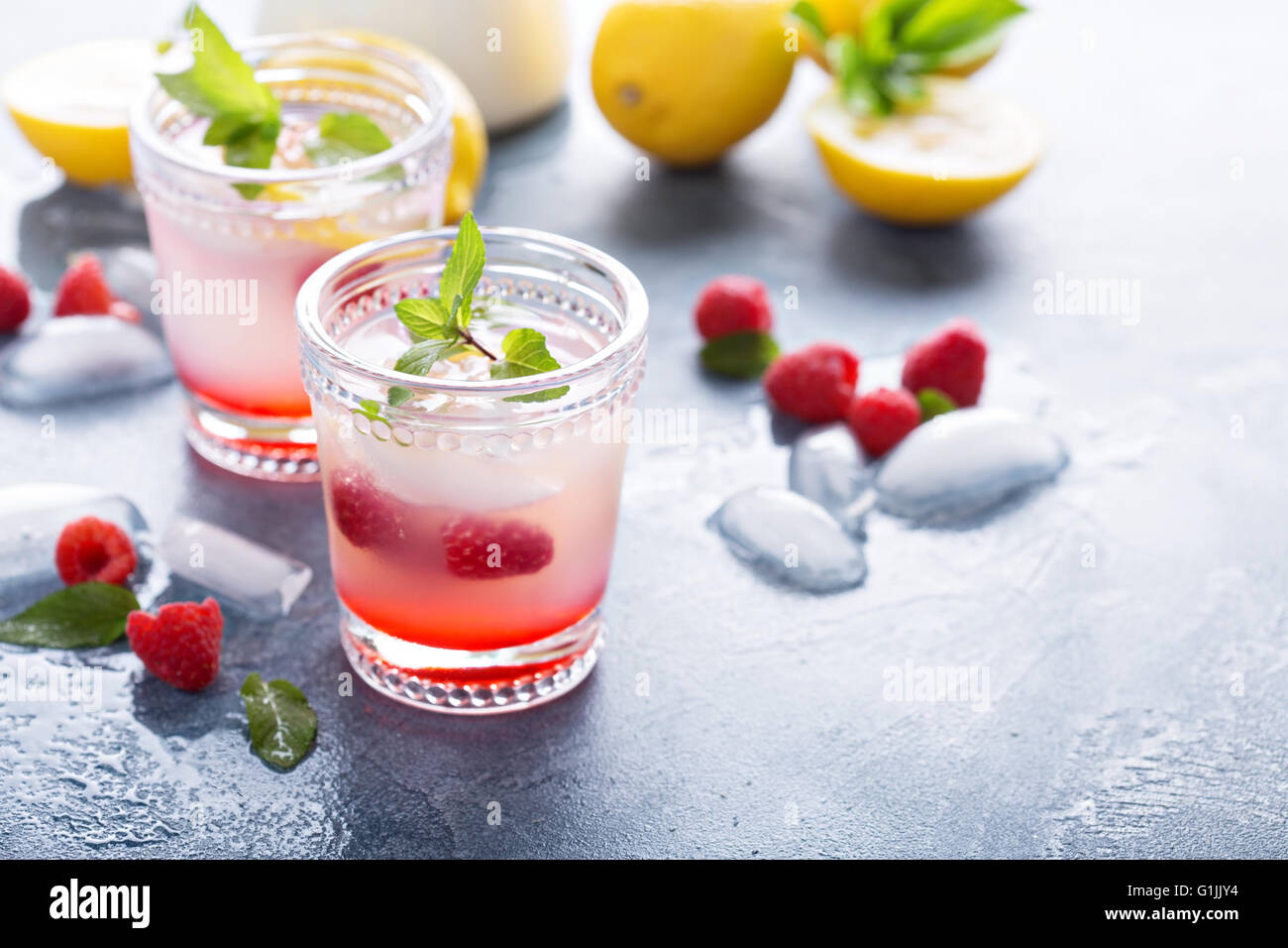 Himbeer Zitronen Limonade für Sommertage Stockfoto