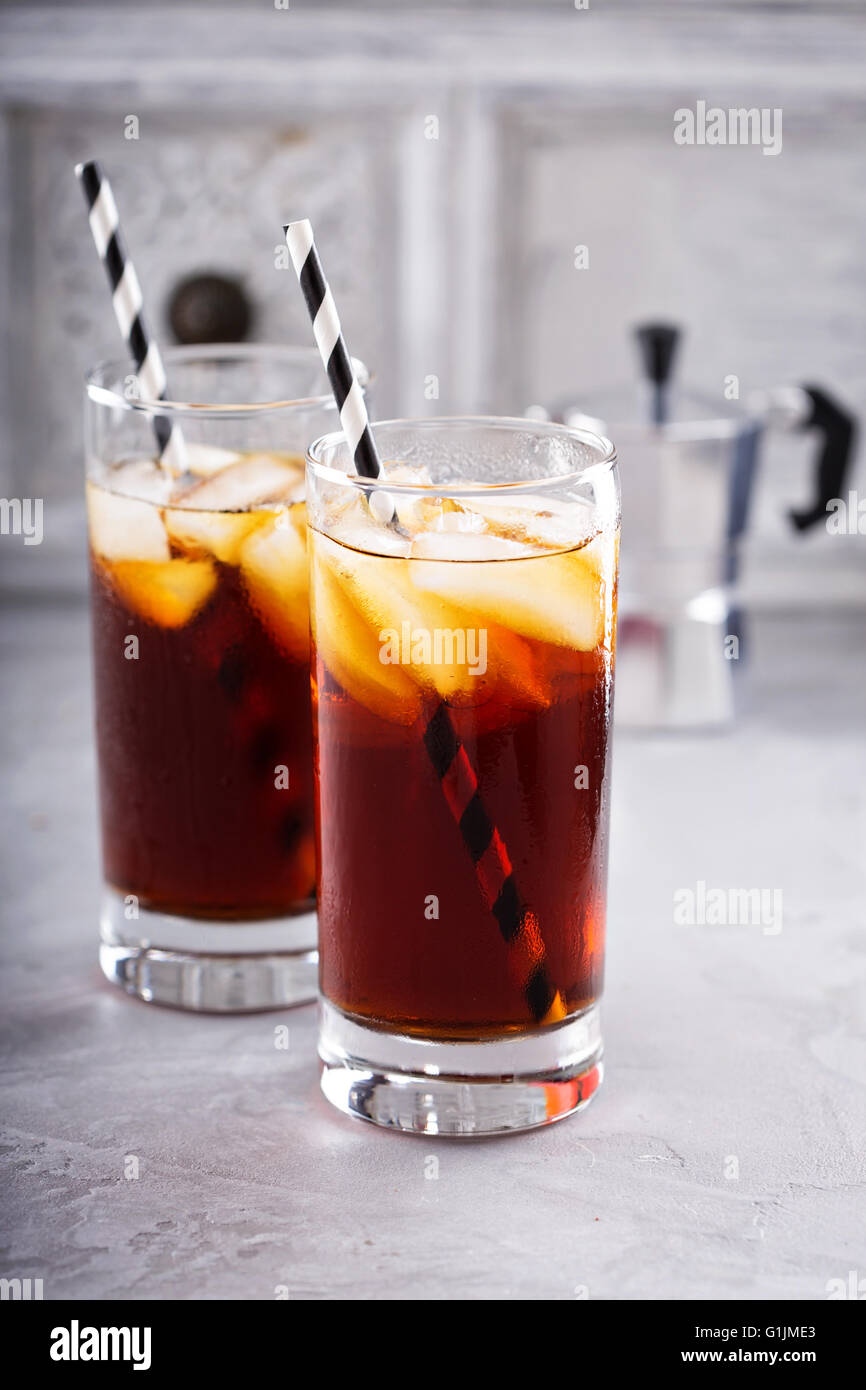 Eiskaffee in hohe Gläser Stockfoto