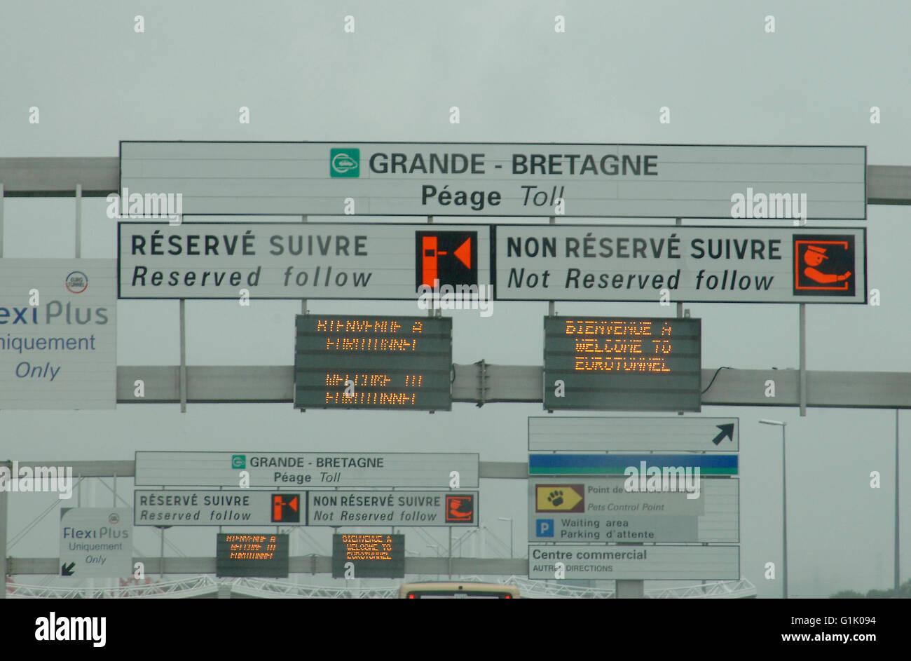Annäherung an Großbritannien durch den Eurotunnel von Calais aus der Autobahn Stockfoto