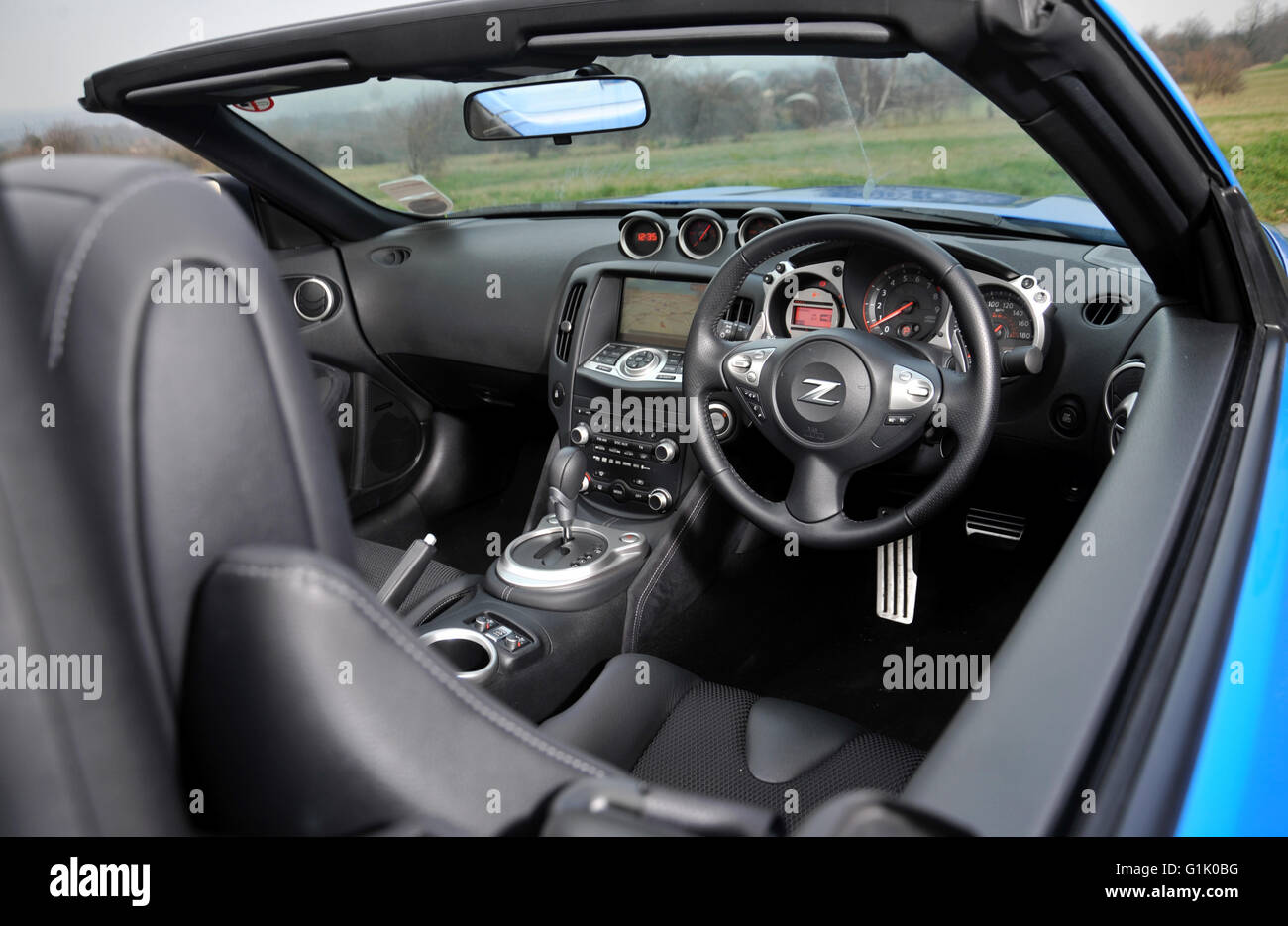 Nissan 370Z Cabrio Japanisch Sport Auto-Innenausstattung Stockfotografie -  Alamy