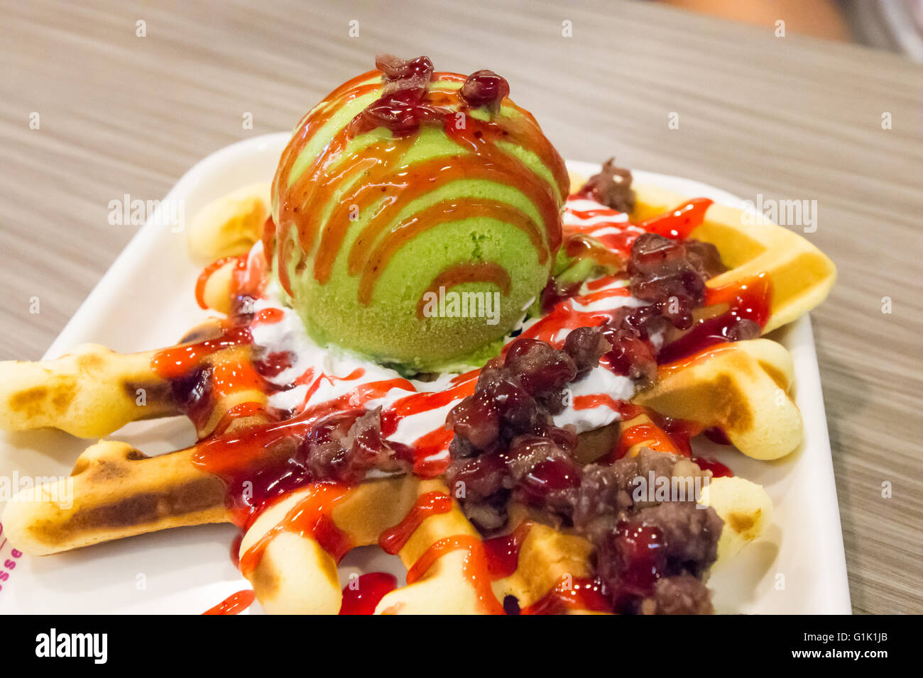 Eis und Obst dessert Stockfoto