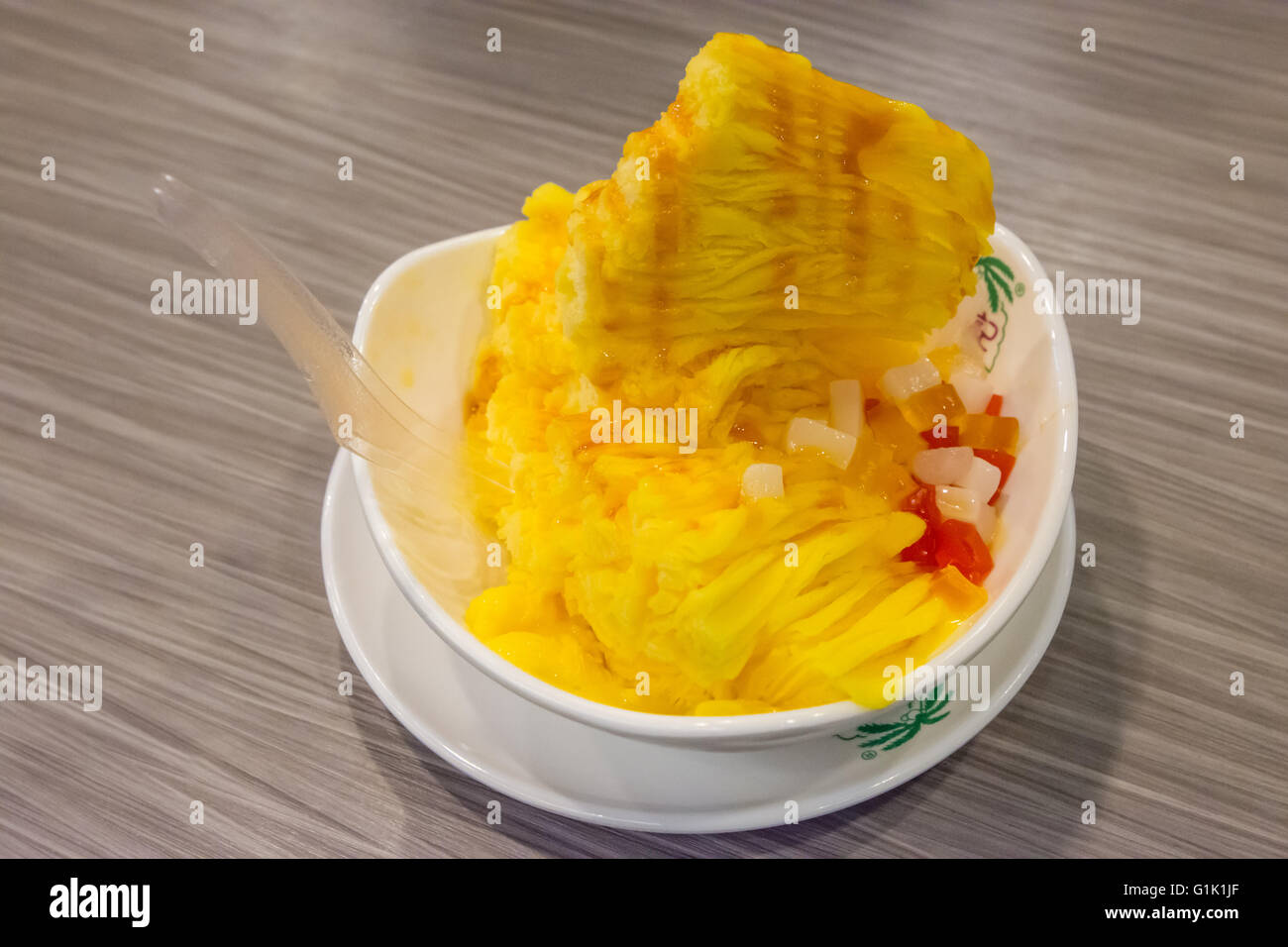 Eis und Obst dessert Stockfoto