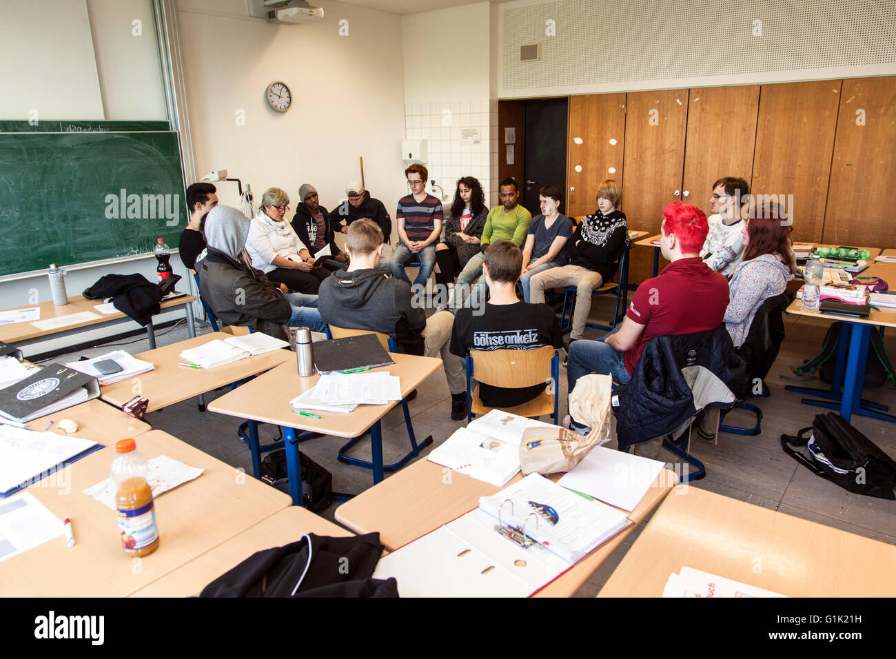 Diskussion über eine Buchbesprechung in einer Schulklasse Stockfoto