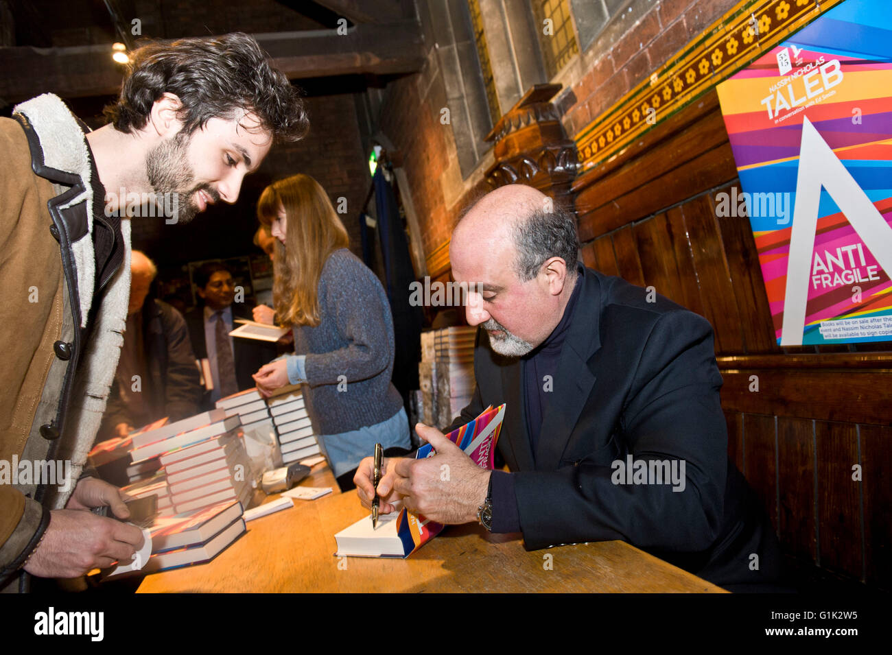 Nassim Nicholas Taleb spricht über seine meistverkaufte Buch und Konzept "Anti-zerbrechlich" bei 5 X15s bei Islingtons Union Chapel mit Stockfoto