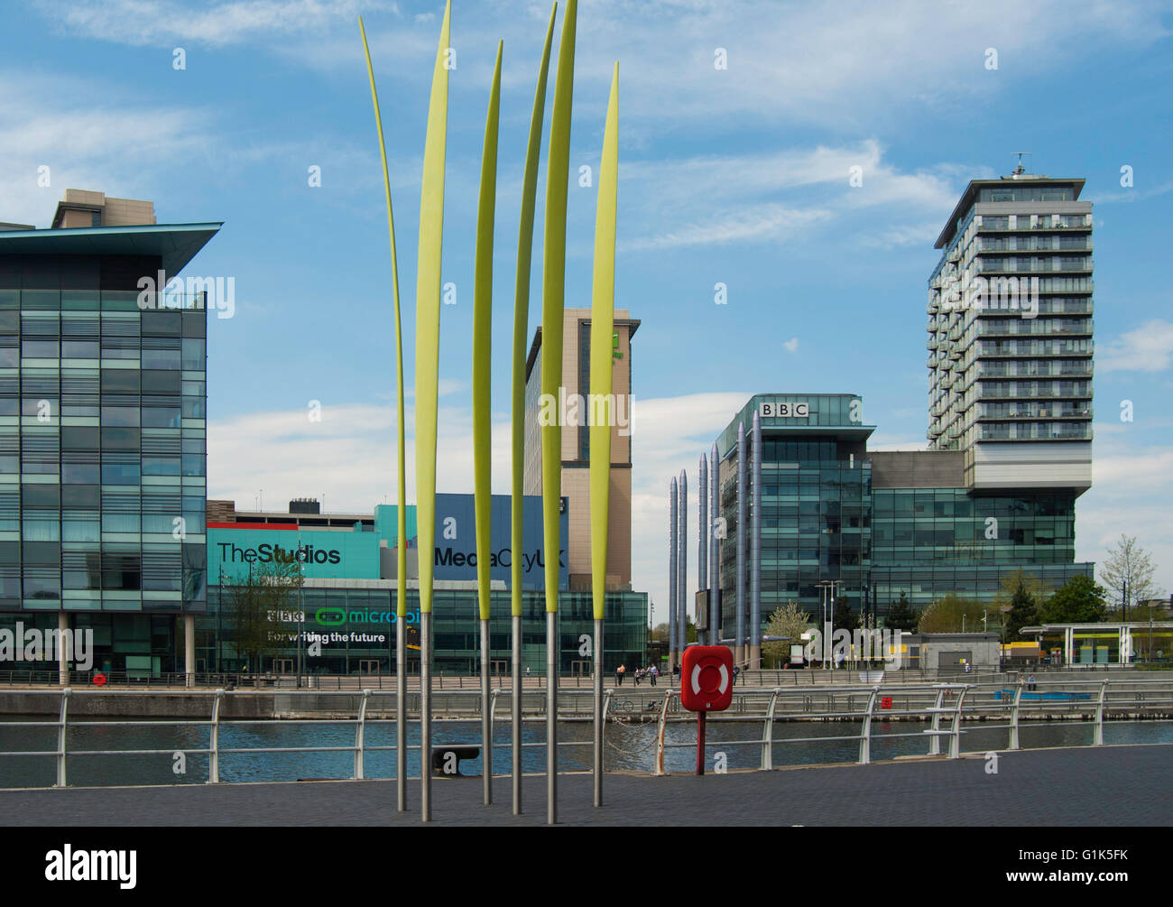 Salford Quays - Media City - mit der "Wo die wilden Dinge waren" Skulptur durch ungewöhnliche Stockfoto