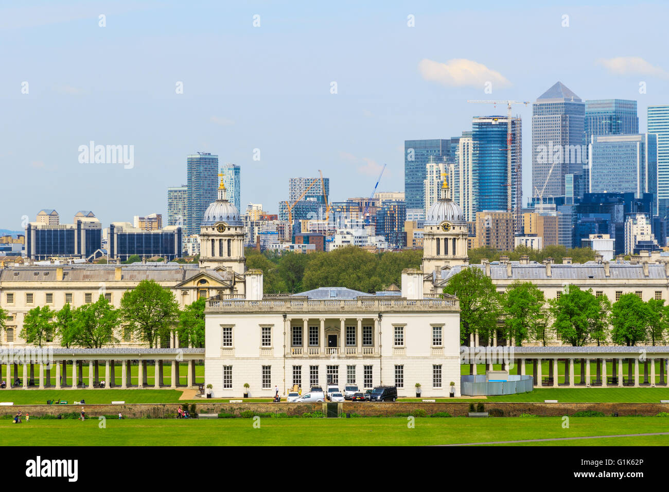Blick auf Canary Wharf und Greenwich Universität von Greenwich Hügel von London, England, UK Stockfoto