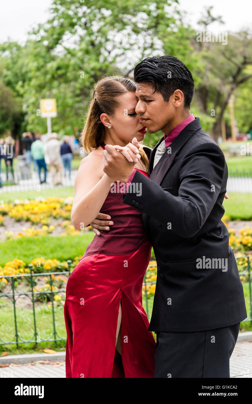 Tango tanzen, Recoleta, Buenos Aires, Argentinien Stockfoto