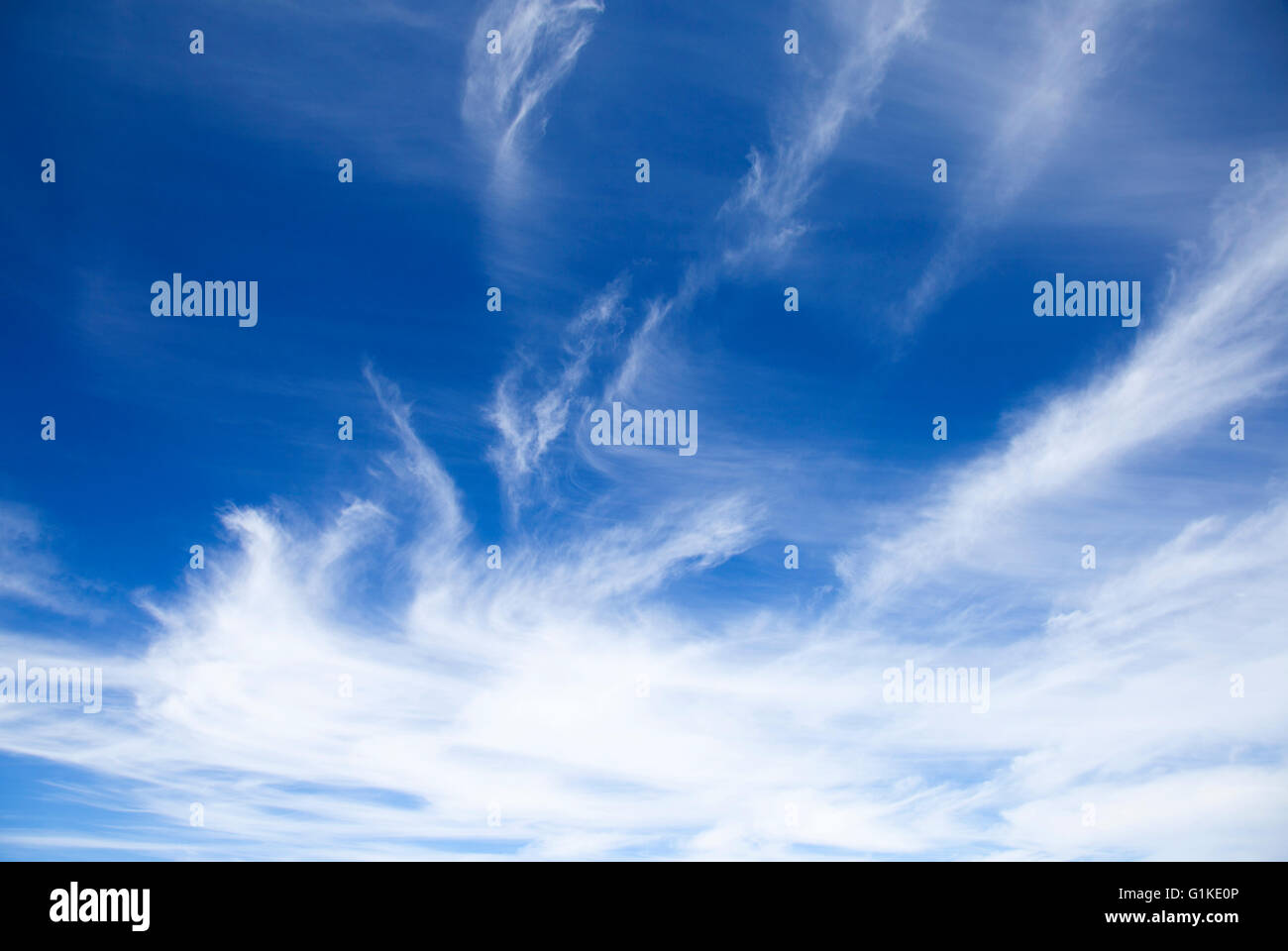 Cirruswolken im Himmel natürlichen Hintergrund Stockfoto