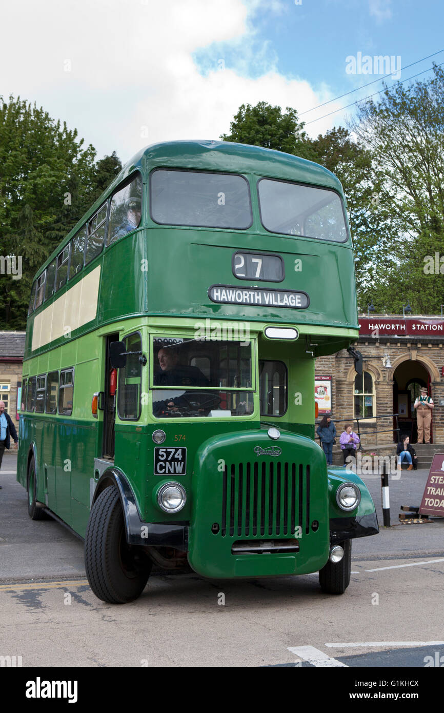 West Yorkshire PTE 874 (574 CNW) Daimler CVG6 Stockfoto