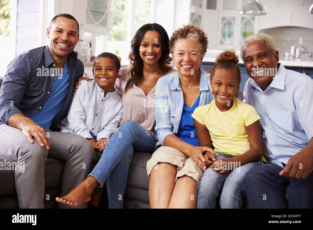 Gruppenbild der Multi schwarz Familiengeneration zu Hause Stockfoto