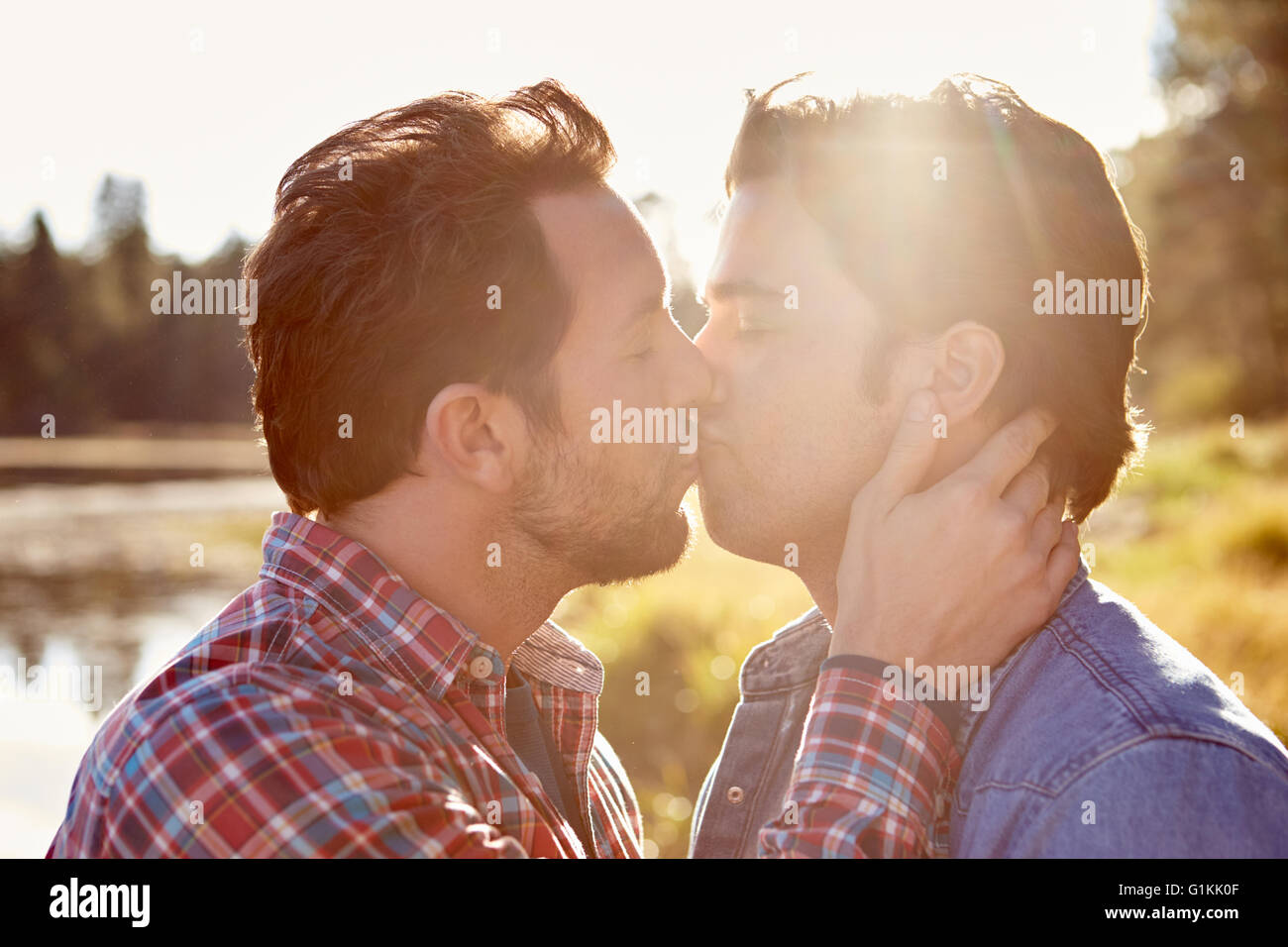 Kopf und Schultern Schuss des romantischen männliche Gay paar Stockfoto