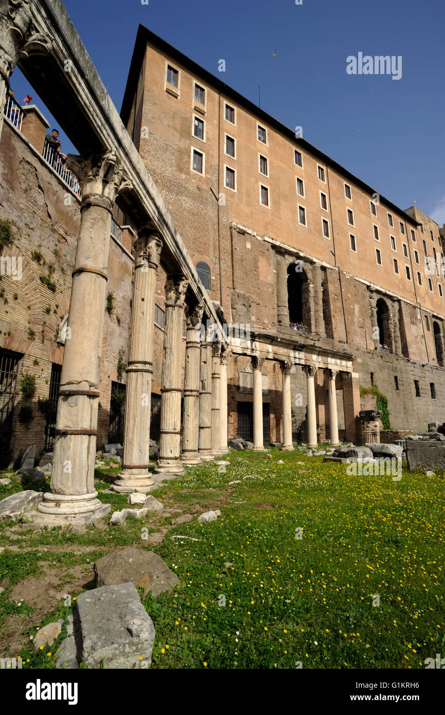 Italien, Rom, Forum Romanum, Portico degli Dei Consenti (Portico der harmonischen Götter) und Tabularium auf dem Kapitol Stockfoto