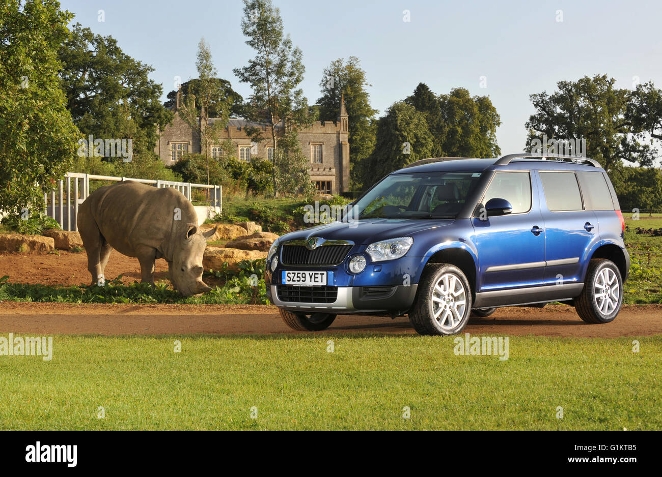 2009 Skoda Yeti aus Straße weichen Geländewagen 4 x 4 Auto und rhino Stockfoto