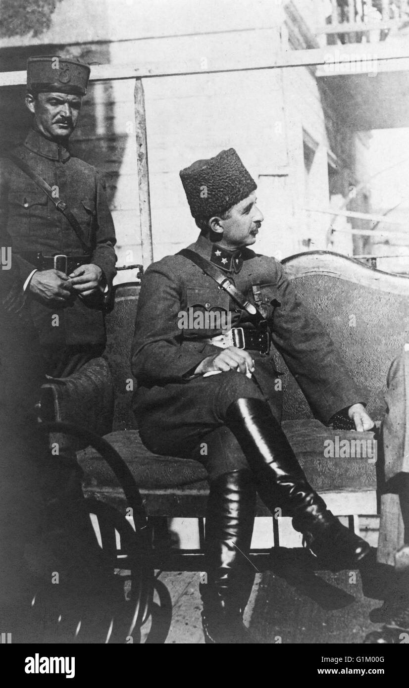 ISMET INÖNÜ (1884-1973).  Auch bekannt als Ismet Pascha. Türkischer Politiker, Staatspräsident der Türkei, 1938-1950. Fotografie, möglicherweise bei den Friedensverhandlungen in Mudanya, Türkei, Oktober 1922. Stockfoto