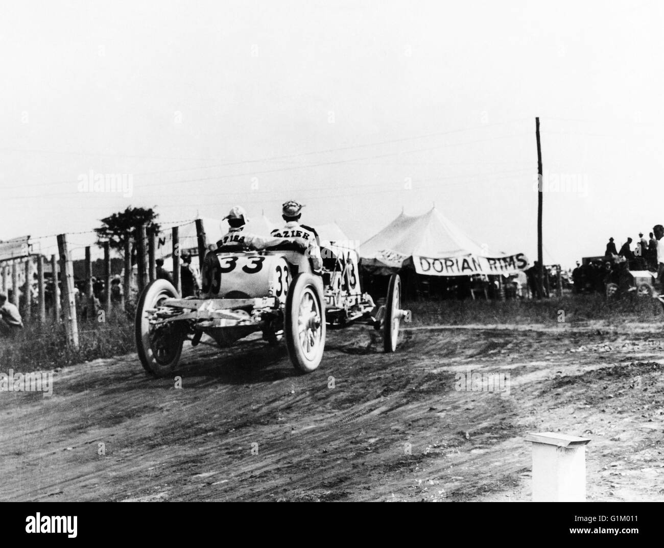 500 MEILEN VON INDIANAPOLIS, 1911.  Zweiten Platz Finisher Ralph Mulford fahren ein Lozier während der 500 Meilen von Indianapolis. Foto von Henry Ford, 30. Mai 1911. Stockfoto
