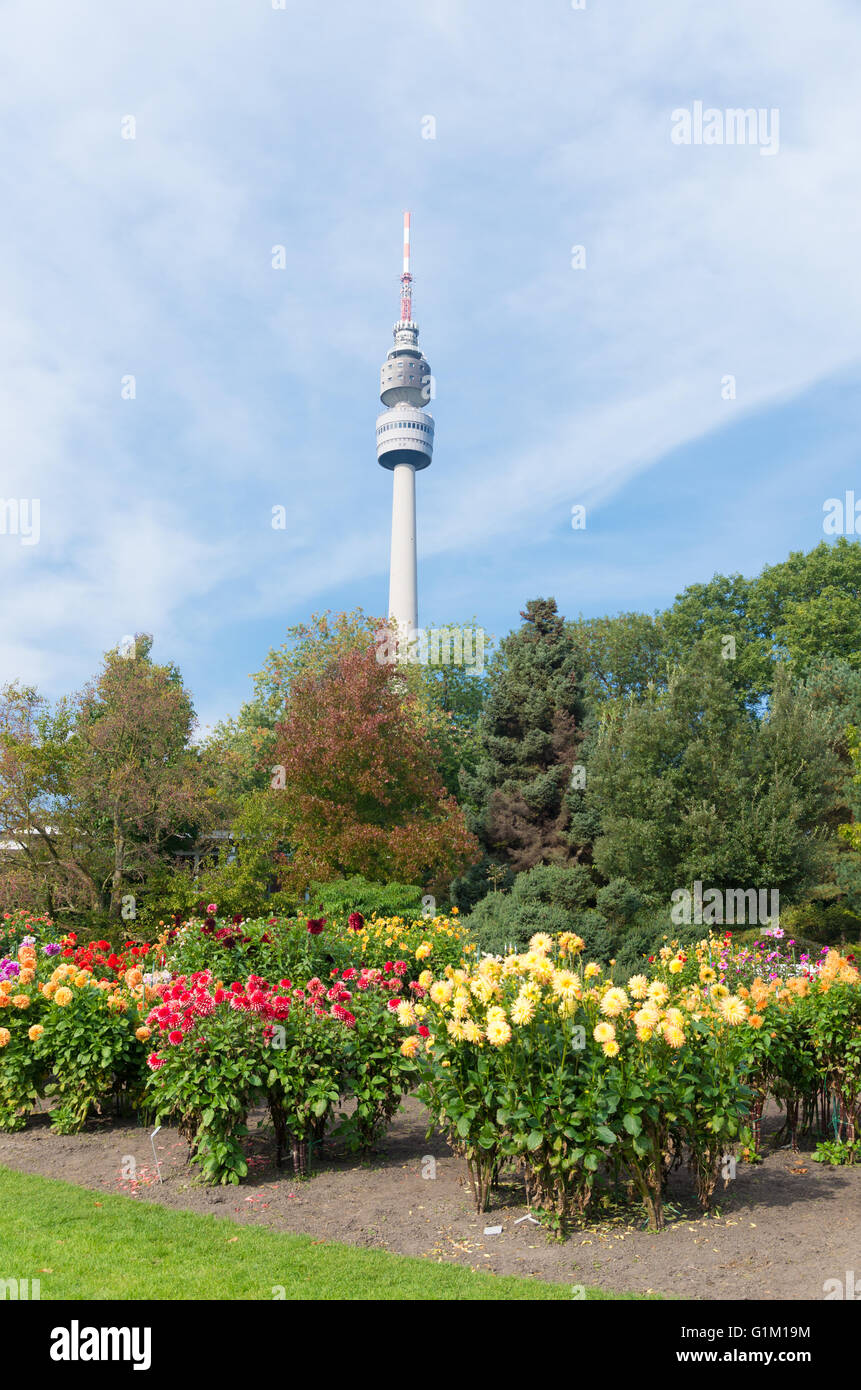 DORTMUND, Deutschland - 4. Oktober 2015: Florianturm (Florianturm) in Westfalen Park. Im Jahr 1959 erbaut, hat es eine Höhe von 720 ft Stockfoto