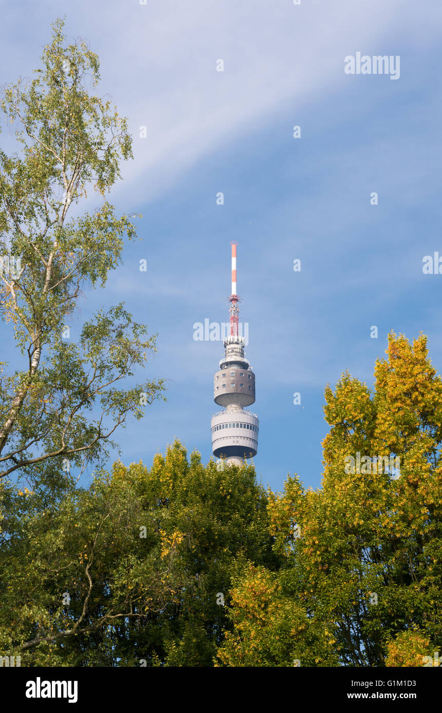DORTMUND, Deutschland - 4. Oktober 2015: Florianturm (Florianturm) in Westfalen Park. Im Jahr 1959 erbaut, hat es eine Höhe von 720 ft Stockfoto
