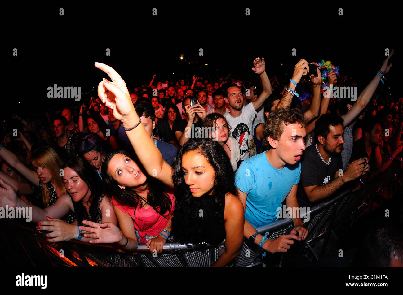 BENICASSIM, Spanien - 20 Juli: Menge in einem Konzert am FIB Festival am 20. Juli 2014 in Benicassim, Spanien. Stockfoto